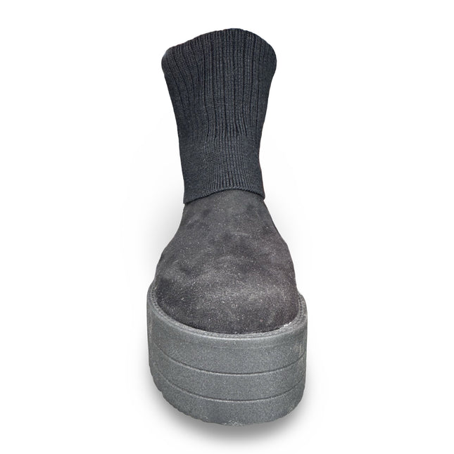 Bota de invierno cálida en negro acabado gamuza M8033