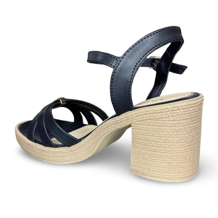 Zapatillas abiertas de tacón negro con diseño de tiras entre lazadas acabado cabra M7353